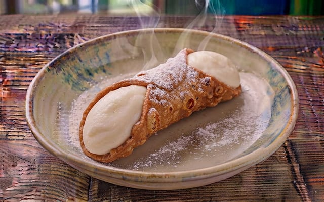 Cannoli.